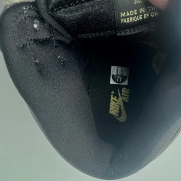 NIKE AIR JORDAN 1 High OG in Metallic Gold. SZ. 10M ** NEW WITH BOX ** - Picture 8 of 10